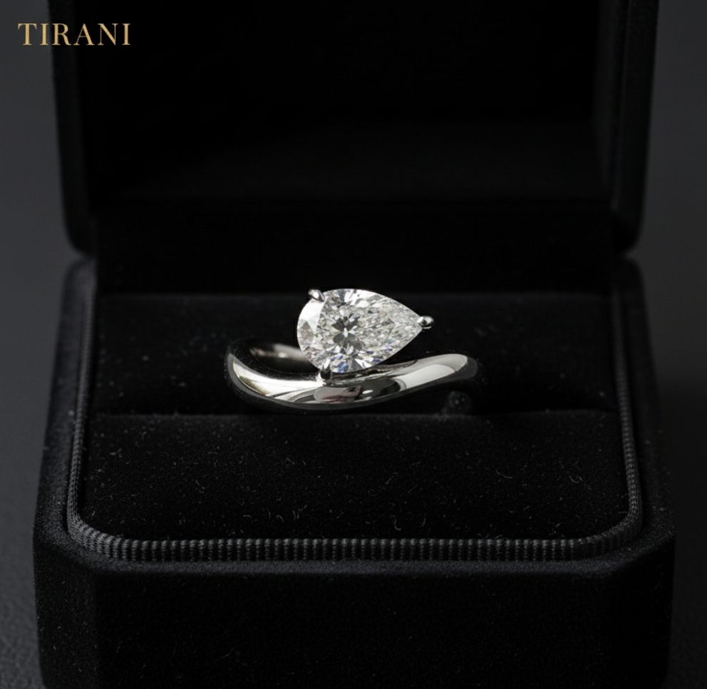 Marée Pear Cut Moissanite Ring