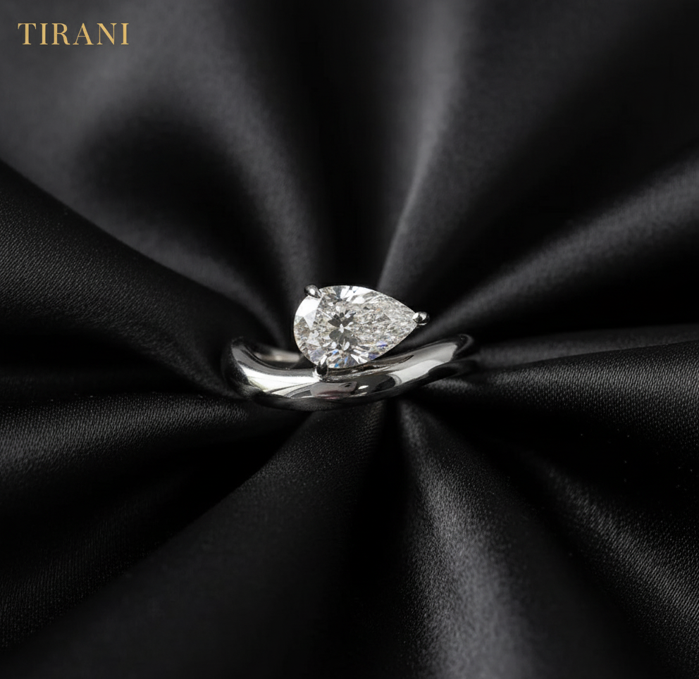 Marée Pear Cut Moissanite Ring