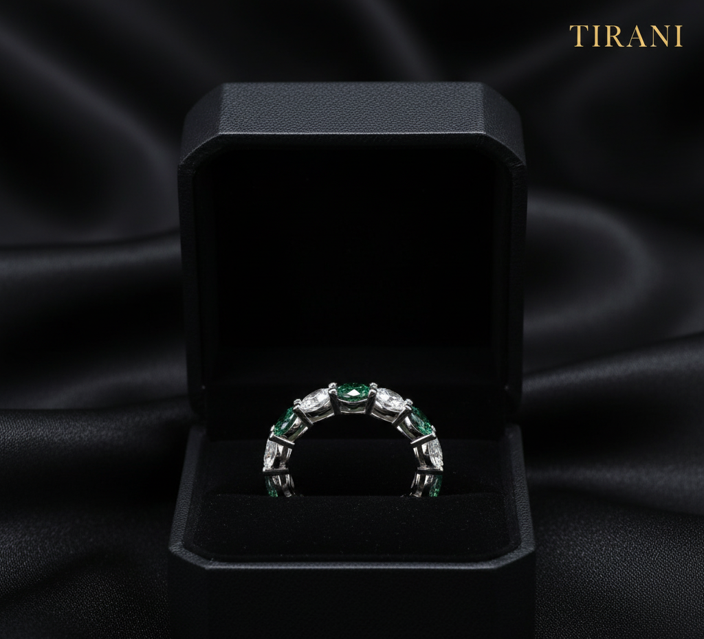 Emeraldé Radiance Moissanite Band