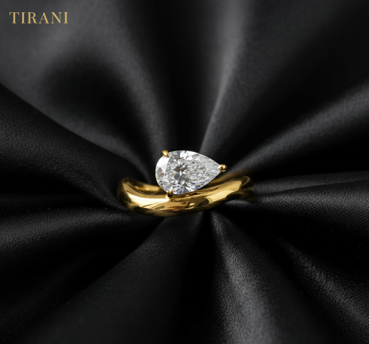 Marée Pear Cut Moissanite Ring